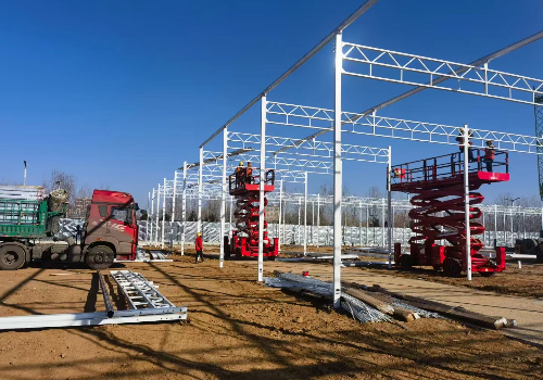 荷兰模式玻璃温室施工中，助力大棚建设新高度！